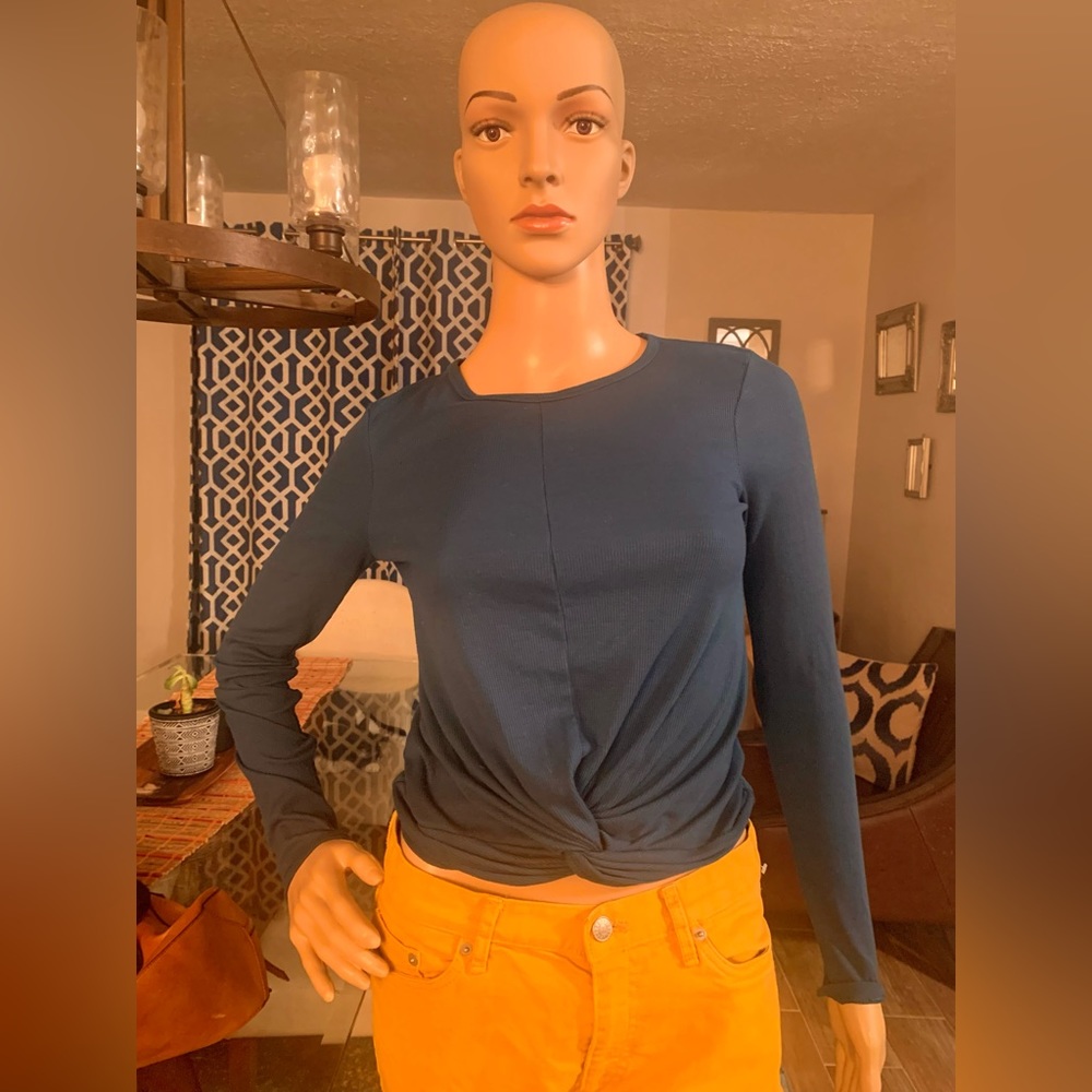 Twist ribbed top